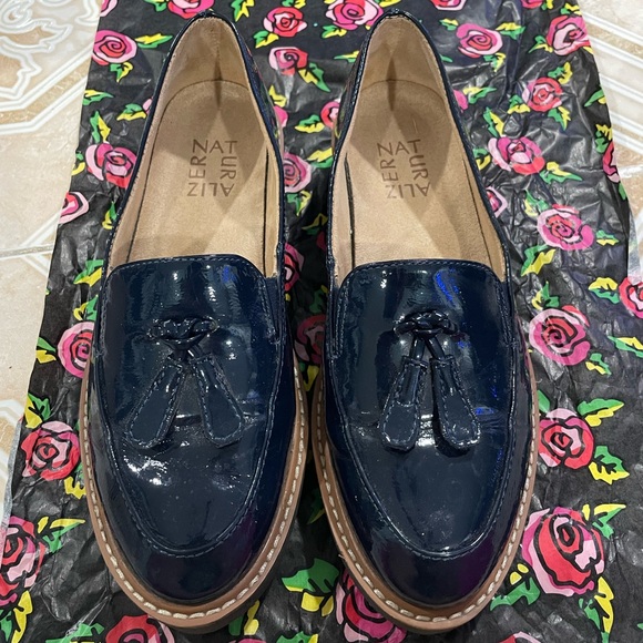 Naturalizer Shoes - Women’s Naturalizer ELECTRA, NAVY PATENT Slip-In Shoes in size 5.5